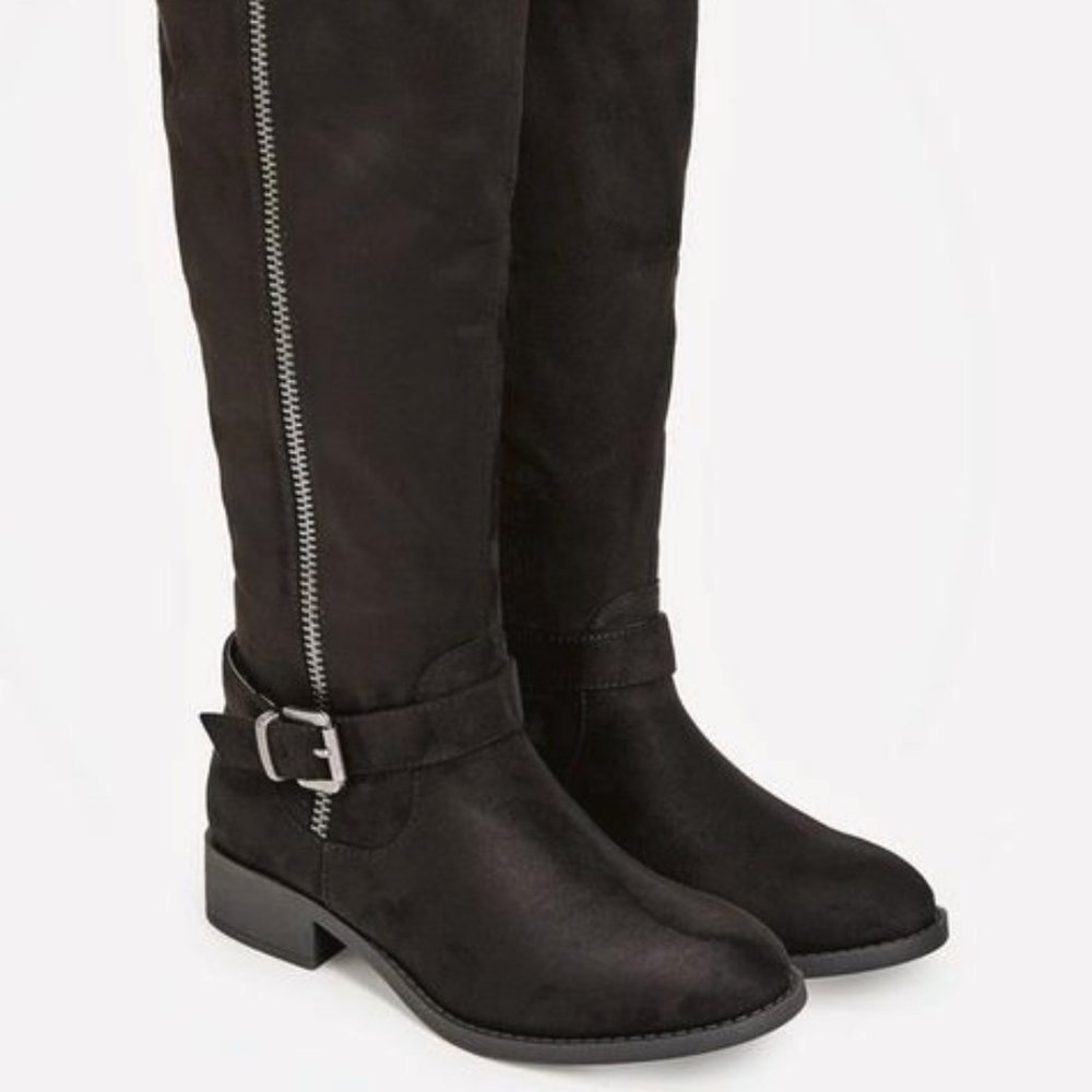 Black knee boots